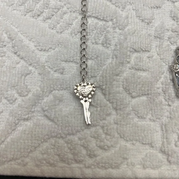 New, Without Tags, Betsy Johnson Long Neclace with Large Chrystal Pendant. - Picture 13 of 16